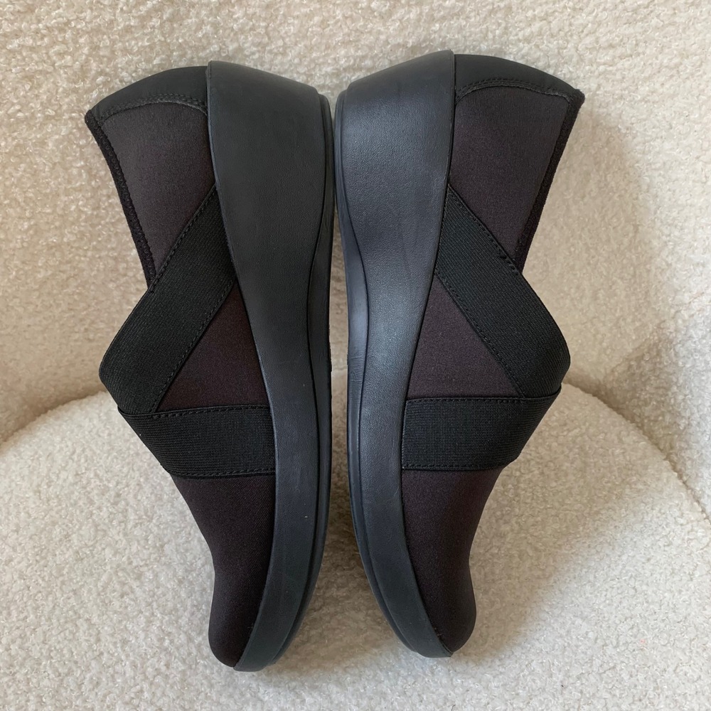 Crocs Women's Busy Day Stretch Wedge Dual Comfort Black Size 11 Slip On Shoes - Picture 4 of 12